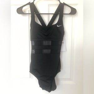Women’s Nike 1 piece (XS)